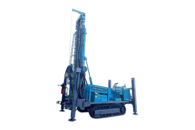 Crawler water well drilling rig